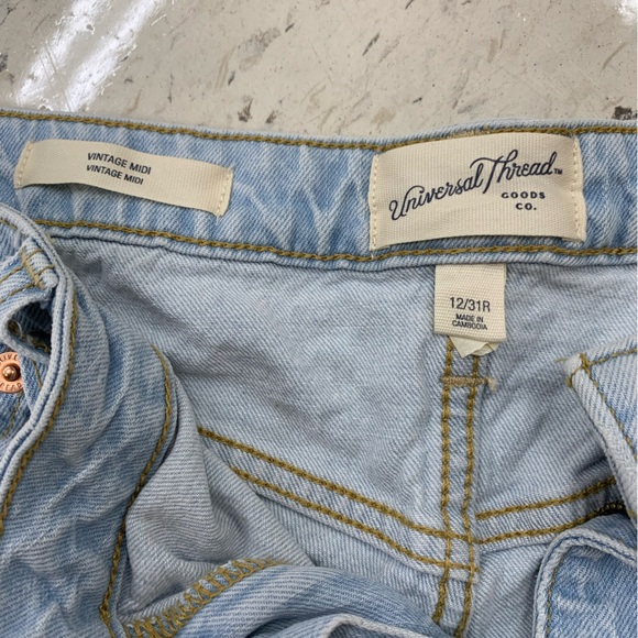 Cute distressed jean shorts!  New Without Tags. - Picture 2 of 2